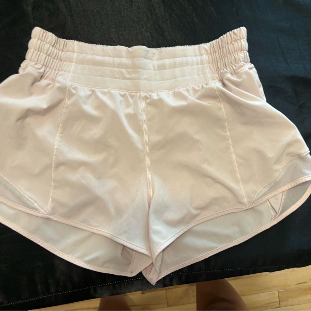 LULULEMON HOTTY HOT HIGH RISE 2.5 (size 6)